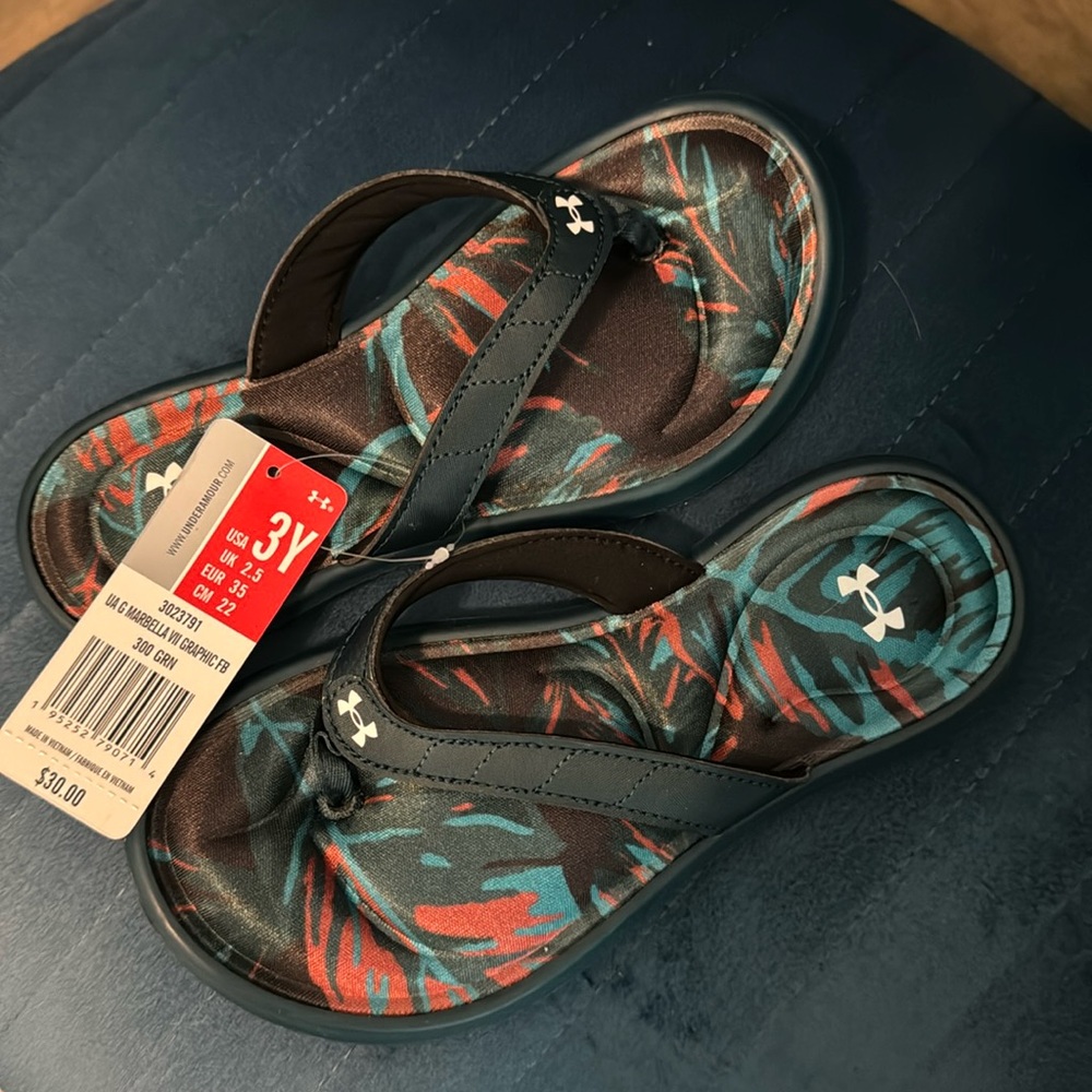 Girls Under Armor flip flops